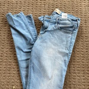 🟣Hollister Light Wash Jeans🟣